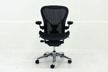 【ポリッシュ脚ピカピカ磨き】 ハーマンミラー アーロンチェア Cサイズ フル装備 中古 ポスチャーフィット Herman Miller Aeron Chair 中古オフィス家具 肘レバーの画像