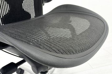 【ポリッシュ脚ピカピカ磨き】 ハーマンミラー アーロンチェア Cサイズ フル装備 中古 ポスチャーフィット Herman Miller Aeron Chair 中古オフィス家具 肘レバーの画像