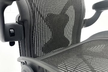 【ポリッシュ脚ピカピカ磨き】 ハーマンミラー アーロンチェア Cサイズ フル装備 中古 ポスチャーフィット Herman Miller Aeron Chair 中古オフィス家具 肘レバーの画像