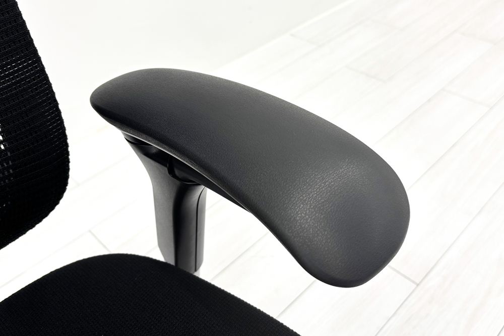 オカムラ コンテッサチェア 中古 エクストラハイバック 大型ヘッドレスト Contessa 中古オフィス家具 ブラックの画像