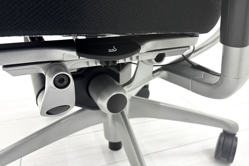 オカムラ コンテッサチェア 中古 エクストラハイバック 大型ヘッドレスト Contessa 中古オフィス家具 ブラックの画像