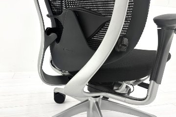 オカムラ コンテッサチェア 中古 エクストラハイバック 大型ヘッドレスト Contessa 中古オフィス家具 ブラックの画像