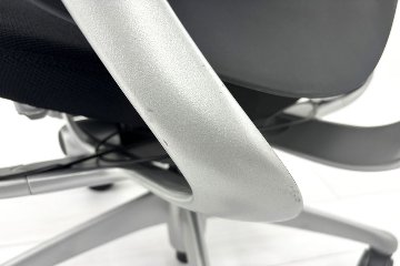 オカムラ コンテッサチェア 中古 エクストラハイバック 大型ヘッドレスト Contessa 中古オフィス家具 ブラックの画像