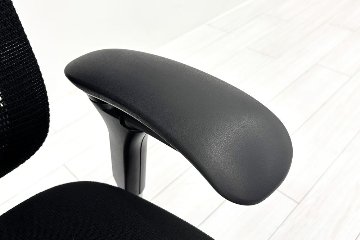オカムラ コンテッサチェア 中古 エクストラハイバック 大型ヘッドレスト Contessa 中古オフィス家具 ブラックの画像