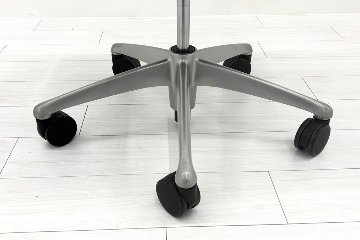オカムラ コンテッサチェア 中古 エクストラハイバック 大型ヘッドレスト Contessa 中古オフィス家具 ブラックの画像