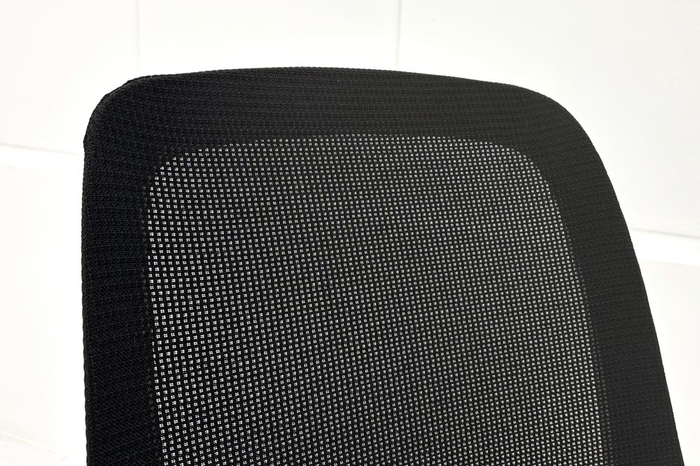 イトーキ ノートチェア 2023年製 中古 ローバック ブラック 肘無 ITOKI nort 中古オフィス家具の画像