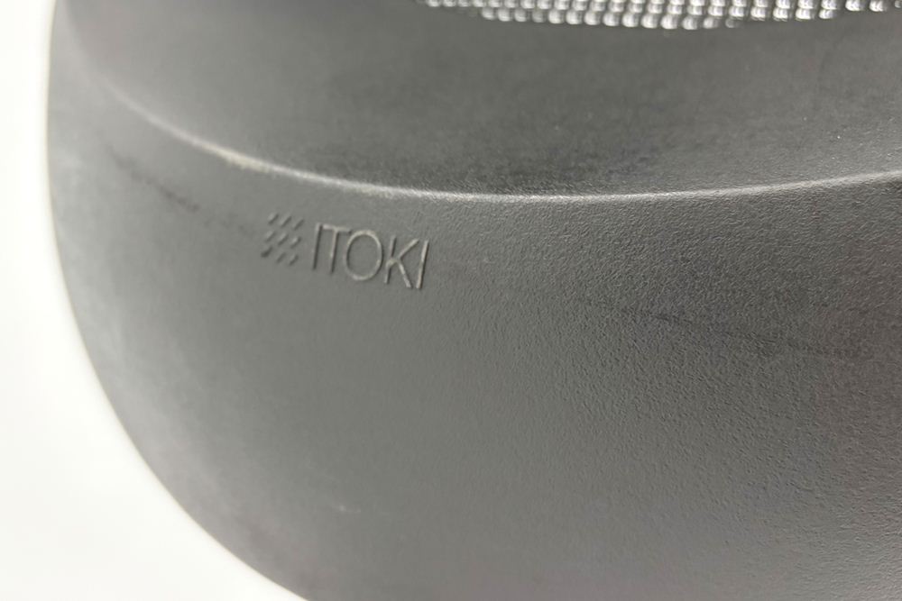 イトーキ ノートチェア 2023年製 中古 ローバック ブラック 肘無 ITOKI nort 中古オフィス家具の画像