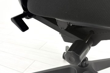 イトーキ ノートチェア 2023年製 中古 ローバック ブラック 肘無 ITOKI nort 中古オフィス家具の画像