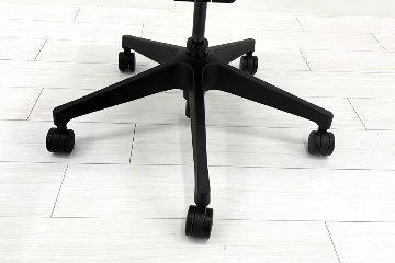 イトーキ ノートチェア 2023年製 中古 ローバック ブラック 肘無 ITOKI nort 中古オフィス家具の画像