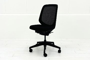 イトーキ ノートチェア 2023年製 中古 ローバック ブラック 肘無 ITOKI nort 中古オフィス家具の画像