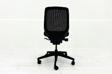 イトーキ ノートチェア 2023年製 中古 ローバック ブラック 肘無 ITOKI nort 中古オフィス家具の画像