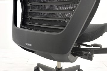 イトーキ エピオスチェア 中古 2021年製 epios(エピオスチェア)シリーズ 可動肘 ハイバック 事務椅子 ITOKI 中古オフィス家具 ブラックの画像