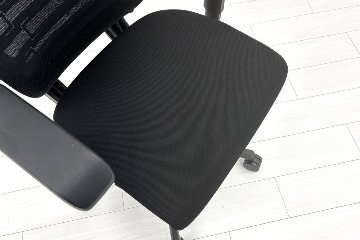 イトーキ エピオスチェア 中古 2021年製 epios(エピオスチェア)シリーズ 可動肘 ハイバック 事務椅子 ITOKI 中古オフィス家具 ブラックの画像