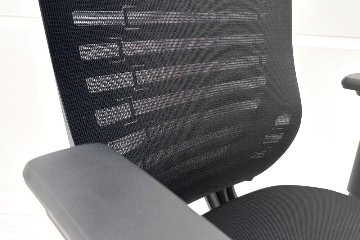 イトーキ エピオスチェア 中古 2021年製 epios(エピオスチェア)シリーズ 可動肘 ハイバック 事務椅子 ITOKI 中古オフィス家具 ブラックの画像