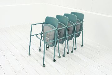 ミーティングチェア コクヨ エニーシリーズ 【4脚セット】 中古 ネスティングチェア 会議椅子 中古オフィス家具 多目的チェア ブルーの画像