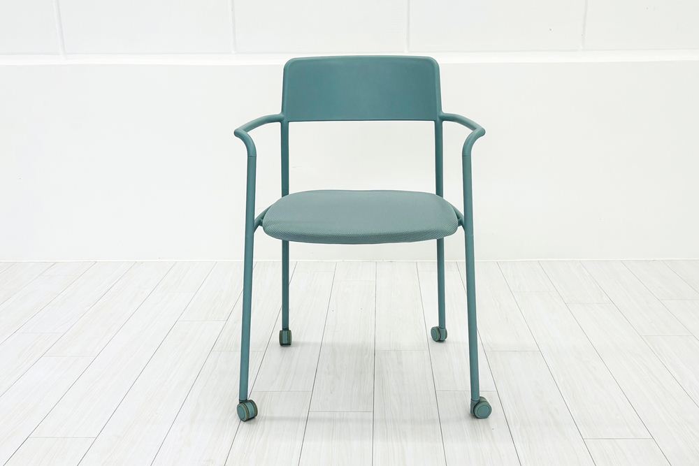 ミーティングチェア コクヨ エニーシリーズ 中古 ネスティングチェア 会議椅子 中古オフィス家具 多目的チェア ブルーの画像