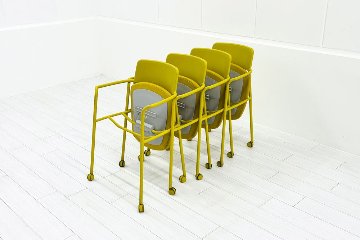 ミーティングチェア コクヨ エニーシリーズ 【4脚セット】 中古 ネスティングチェア 会議椅子 中古オフィス家具 多目的チェア イエローの画像