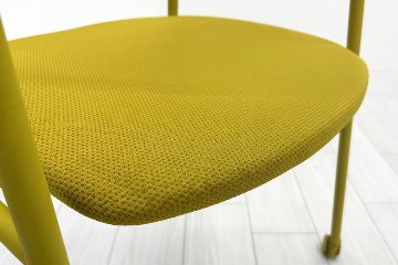 ミーティングチェア コクヨ エニーシリーズ 中古 ネスティングチェア 会議椅子 中古オフィス家具 多目的チェア イエローの画像