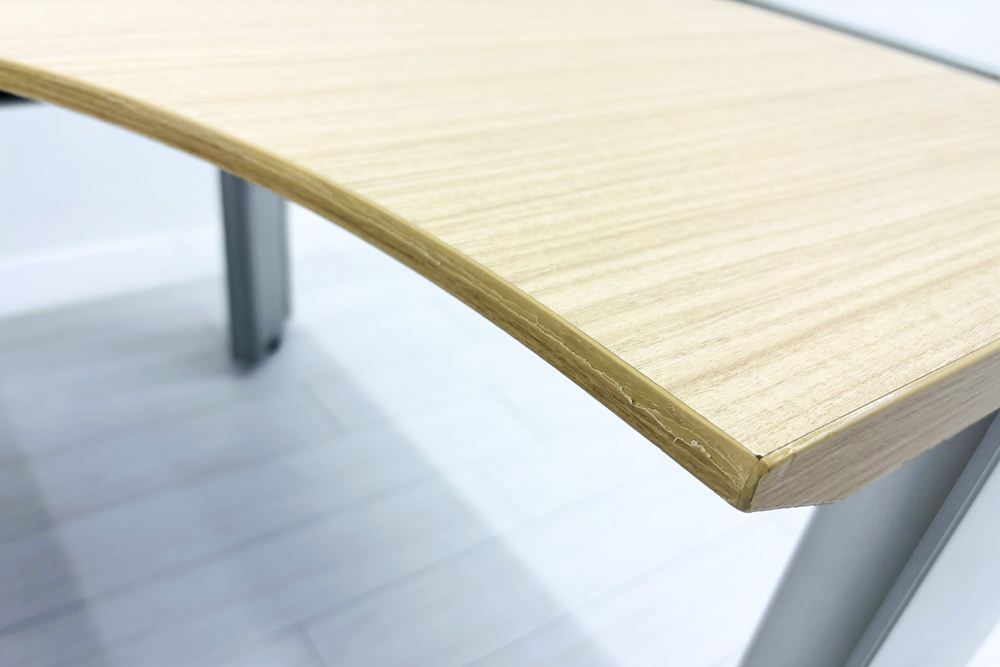 イトーキ 中古 L型デスク L字デスク 角テーブル L型机 L字机 中古オフィス家具 1600/1200/720 右ラウンドの画像