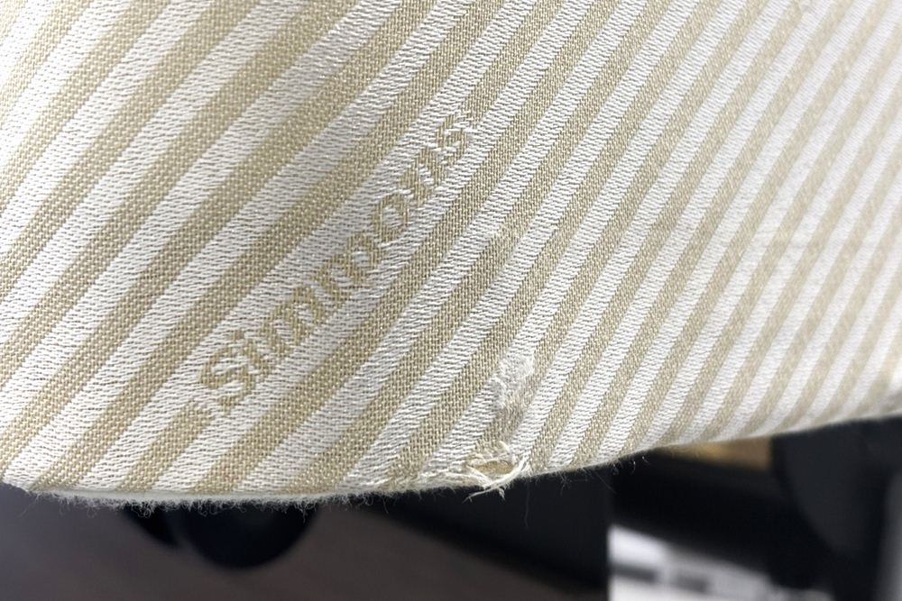 【土浦市倉庫引き取り限定】 セミダブル シモンズ ベッド 中古 展示品 幅1400mm SIMMONS ビューティーレスト 中古オフィス家具 1400/1950/460の画像