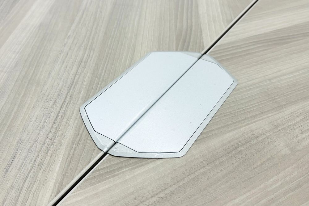 オカムラ プロユニット ブーメランデスク 中古 【三台セット】 幅1200 中古オフィス家具 プライズウッドミディアムの画像