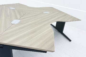オカムラ プロユニット ブーメランデスク 中古 【三台セット】 幅1200 中古オフィス家具 プライズウッドミディアムの画像