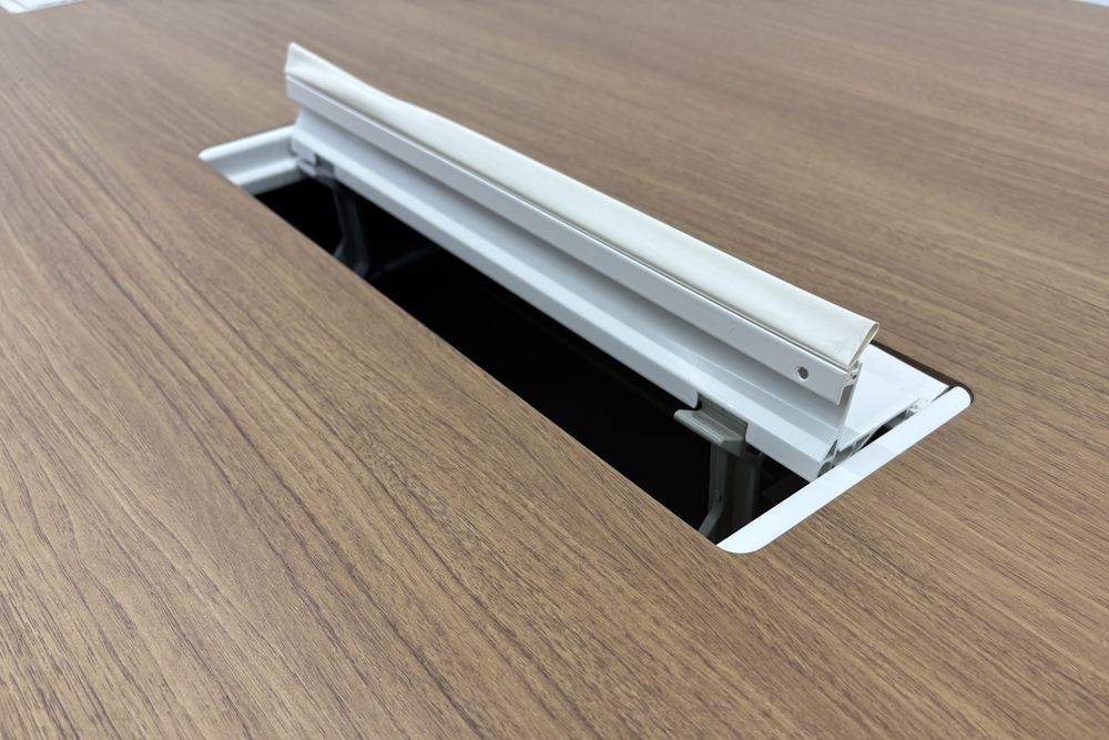 電動昇降テーブル オカムラ スイフト ミーティングテーブル 会議机 中古オフィス家具 会議テーブル 2100/1100/710～1260の画像