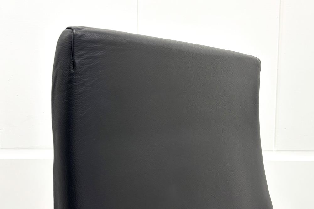 【ポリッシュ脚ピカピカ磨き有！】 ノール Knoll ノル リミックスチェア 中古 2020年製 ハイバック アルミループ肘 アルミミラー脚 ブラック レザーの画像