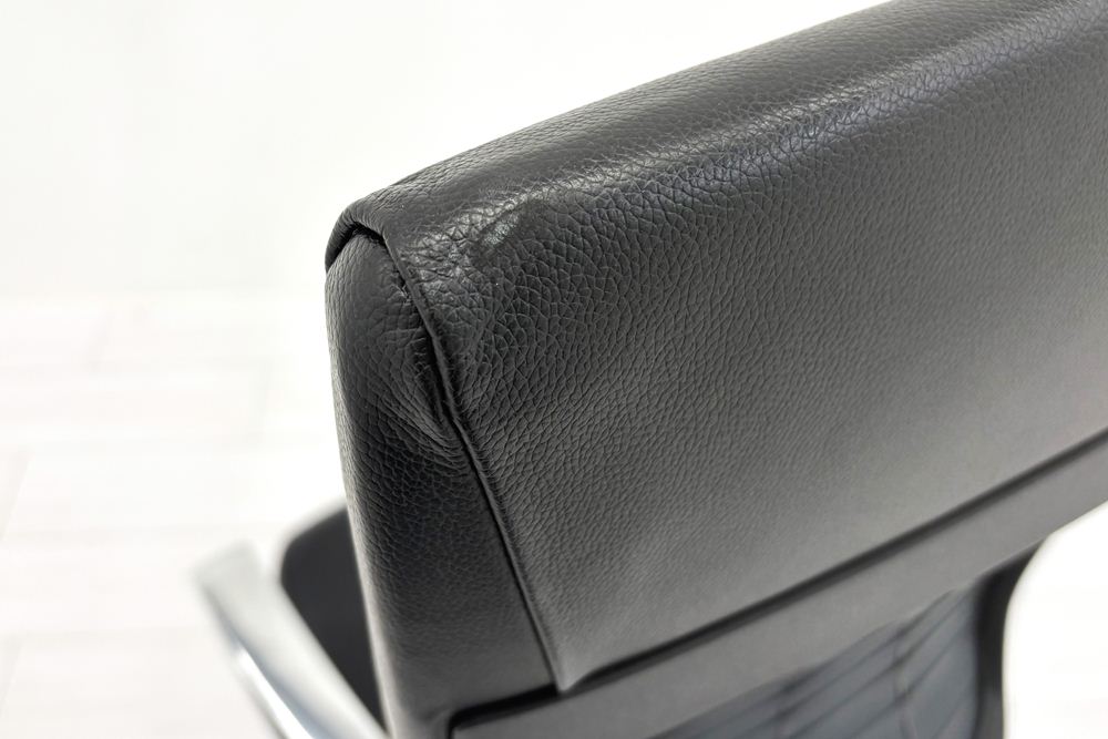 【ポリッシュ脚ピカピカ磨き有！】 ノール Knoll ノル リミックスチェア 中古 2020年製 ハイバック アルミループ肘 アルミミラー脚 ブラック レザーの画像