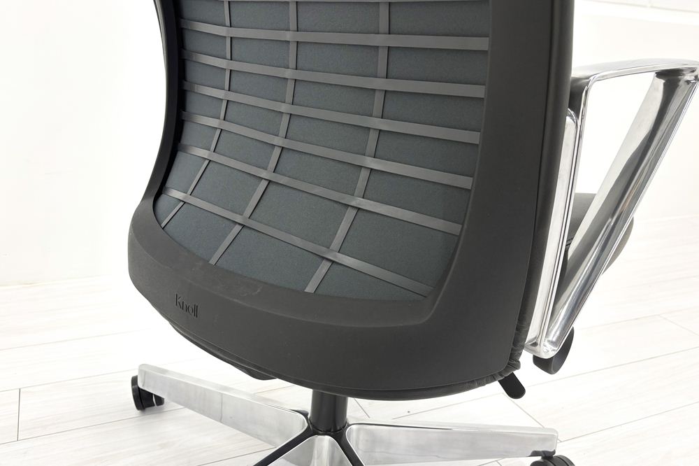 【ポリッシュ脚ピカピカ磨き有！】 ノール Knoll ノル リミックスチェア 中古 2020年製 ハイバック アルミループ肘 アルミミラー脚 ブラック レザーの画像