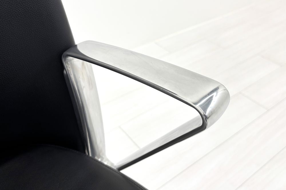 【ポリッシュ脚ピカピカ磨き有！】 ノール Knoll ノル リミックスチェア 中古 2020年製 ハイバック アルミループ肘 アルミミラー脚 ブラック レザーの画像