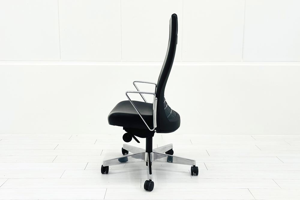 【ポリッシュ脚ピカピカ磨き有！】 ノール Knoll ノル リミックスチェア 中古 2020年製 ハイバック アルミループ肘 アルミミラー脚 ブラック レザーの画像