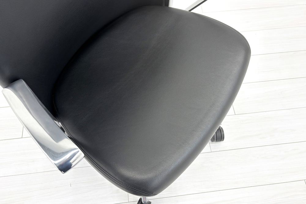 【ポリッシュ脚ピカピカ磨き有！】 ノール Knoll ノル リミックスチェア 中古 2020年製 ハイバック アルミループ肘 アルミミラー脚 ブラック レザーの画像