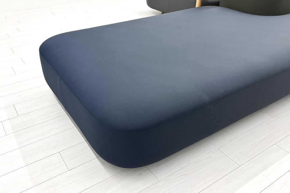 Viccarbe COMMON ヴィッカルベ ベンチテーブル 中古 応接ソファー ロビーソファー 深澤直人 中古オフィス家具の画像