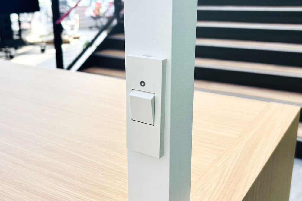 DAYS OFFICE コクヨ デイズオフィス ビッグカウンター L型 中古 ローカウンター チェア やぐら 照明付 中古オフィス家具 3160/2260の画像
