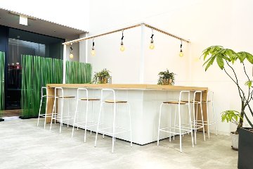 DAYS OFFICE コクヨ デイズオフィス ビッグカウンター L型 中古 ローカウンター チェア やぐら 照明付 中古オフィス家具 3160/2260の画像