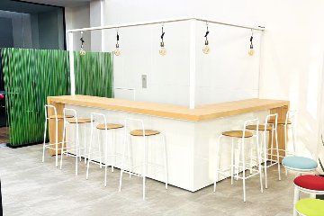 DAYS OFFICE コクヨ デイズオフィス ビッグカウンター L型 中古 ローカウンター チェア やぐら 照明付 中古オフィス家具 3160/2260の画像
