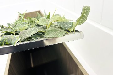 イトーキ プラントボックス ハイタイプ 造花付き 中古 フェイクグリーン 間地切り 中古オフィス家具 フラワースタンド 1200/300/900の画像