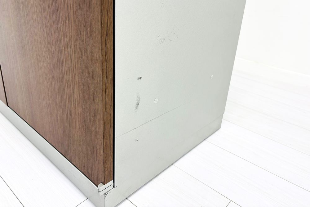 【車上渡し 法人様限定商品】 オカムラ レクトライン 両開き書庫 中古 キャビネット スチール書庫 中古オフィス家具 ネオウッドダーク シリンダー錠 900/450/2150の画像
