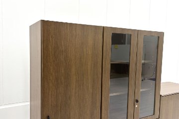 DX-4Nシリーズ オカムラ 役員家具 【3点セット】 中古 ガラス書庫 ワードローブ 両開き書庫 中古オフィス家具 の画像