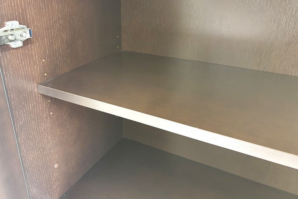 オカムラ ガラス書庫 ガラス書架 収納家具 中古書架 中古オフィス家具 役員収納家具 900/450/1810の画像
