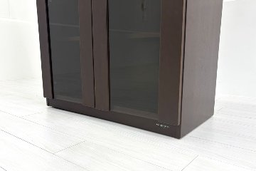 オカムラ ガラス書庫 ガラス書架 収納家具 中古書架 中古オフィス家具 役員収納家具 900/450/1810の画像