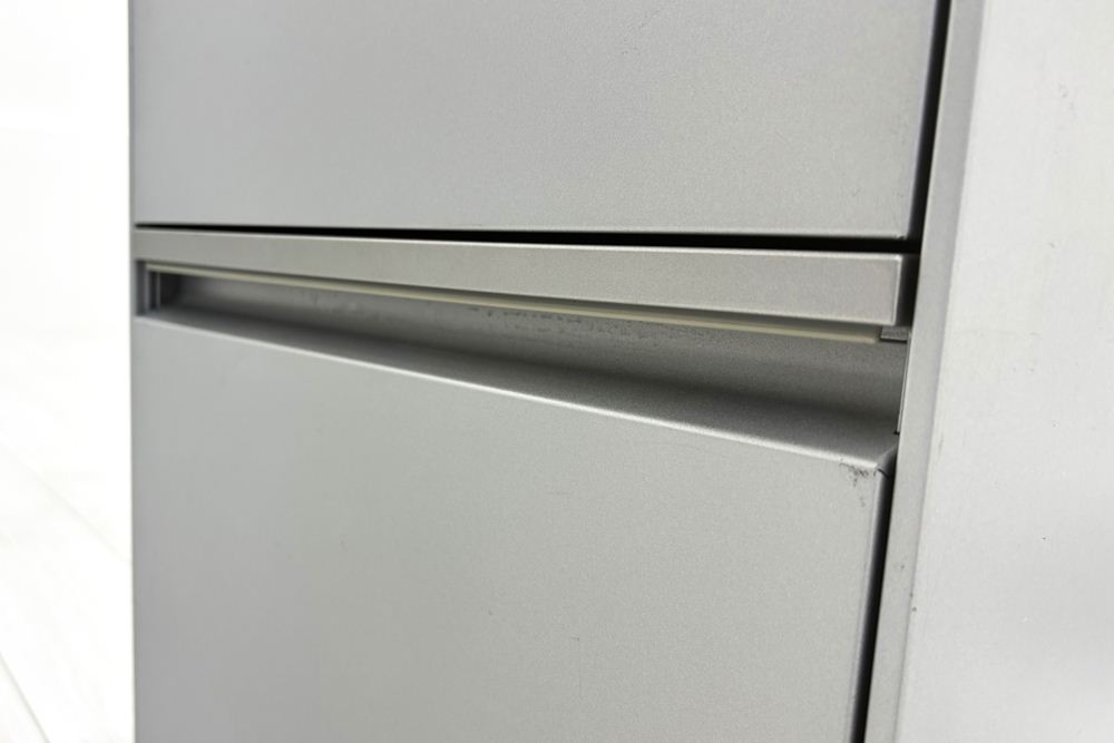 【3段ワゴンセット】 オカムラ 中古 平机 プロステージクレスト 中古デスク 中古机 中古オフィス家具 1600/700/720の画像