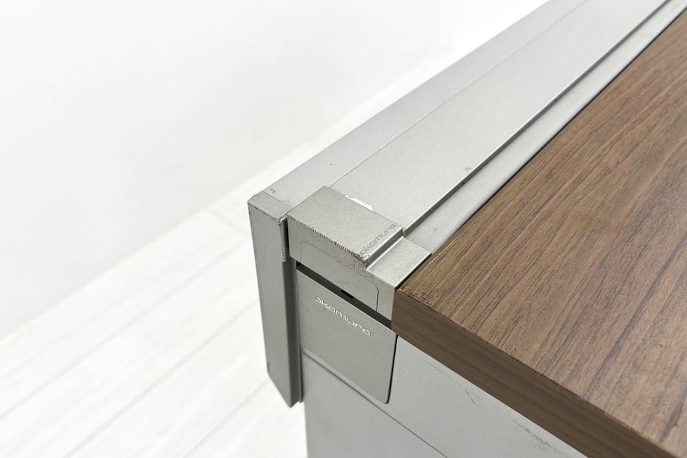 【3段ワゴンセット】 オカムラ 中古 平机 プロステージクレスト 中古デスク 中古机 中古オフィス家具 1600/700/720の画像