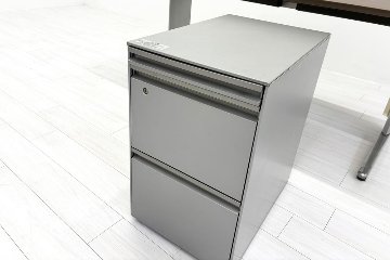 【3段ワゴンセット】 オカムラ 中古 平机 プロステージクレスト 中古デスク 中古机 中古オフィス家具 1600/700/720の画像