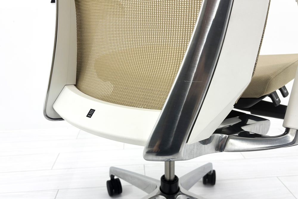 ヴェントチェア イトーキ Vento 2018年製 中古 OAチェア オフィスチェア 中古オフィス家具 KE-837JB-ZWY3 ベージュの画像
