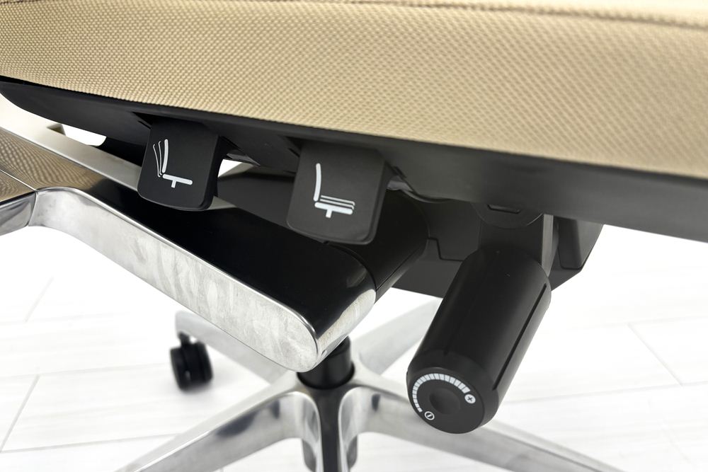 ヴェントチェア イトーキ Vento 2018年製 中古 OAチェア オフィスチェア 中古オフィス家具 KE-837JB-ZWY3 ベージュの画像
