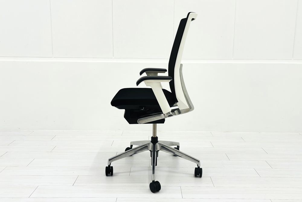 ヴェントチェア イトーキ Vento 2018年製 中古 OAチェア オフィスチェア 中古オフィス家具 KE-837JB-ZWT1 ブラックの画像