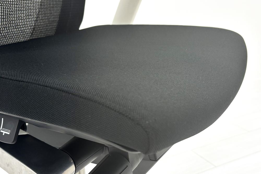 ヴェントチェア イトーキ Vento 2018年製 中古 OAチェア オフィスチェア 中古オフィス家具 KE-837JB-ZWT1 ブラックの画像