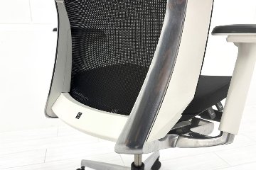 ヴェントチェア イトーキ Vento 2018年製 中古 OAチェア オフィスチェア 中古オフィス家具 KE-837JB-ZWT1 ブラックの画像